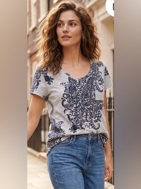 LOFT Vintage Soft Pocket Tee Navy and White Floral Short Sleeve Top XXS